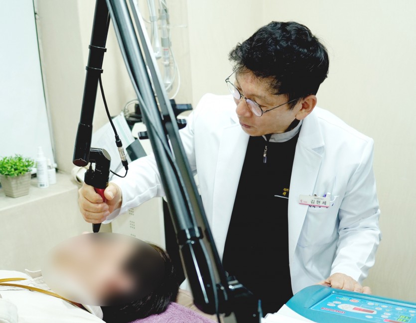 일산, 화정, 성형외과, 피부과, 모발이식, 하안검수술, 상안검수술, 실리프팅, 필러, 안면거상술, 눈썹거상술, 보톡스, 점빼기, 점제거, 여드름흉터치료, 여드름치료, 레이저토닝, 제모, 지방흡입, 여유증, 파주, 김포 차로 30분, 원당역, 능곡역, 토당동, 행신동, 백석역, 마두역, 김현세원장