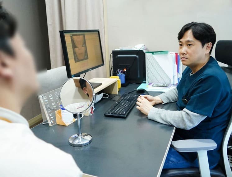 김포 장기역피부과 월드베스트의원, 15년이상 미용시술경력, 레이저토닝, 점빼기,루비레이저, 포토나레이저, 남자수염제모, 남자얼굴제모, 문신제거, 인모드, 슈링크, 쿨페이즈, 오타모반, 흑자, 쥐젖, 여드름흉터치료, 여드름치료, 보톡스, 필러, 이마/팔자/무턱/관자/코필러, 타투제거, 편평사마귀, 최준원원장