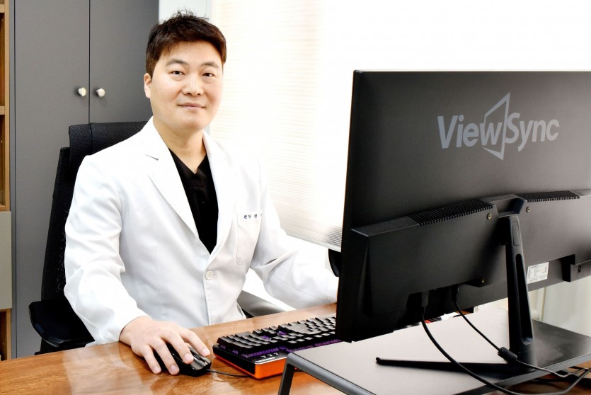 안양범계역피부과, 실리프팅, 필러 시술 명가 유앤미의원, 탈모치료, 모낭주사, 여성탈모, 줄기세포, 평촌, 의왕, 군포, 유앤미클리닉, 슈링크, 남자얼굴수염제모, 레이저토닝, 점빼기, 볼뉴머리프팅, 점빼기, 점제거, 정병훈원장